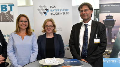 Natascha Kohnen am Stand des Bayerischen Baugewerbes